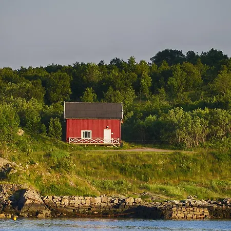 Fisherman Cabin And A House * Straume (Nordland)